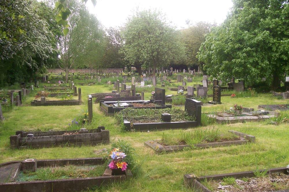 Commonwealth War Graves Aston-cum-Aughton Cemetery