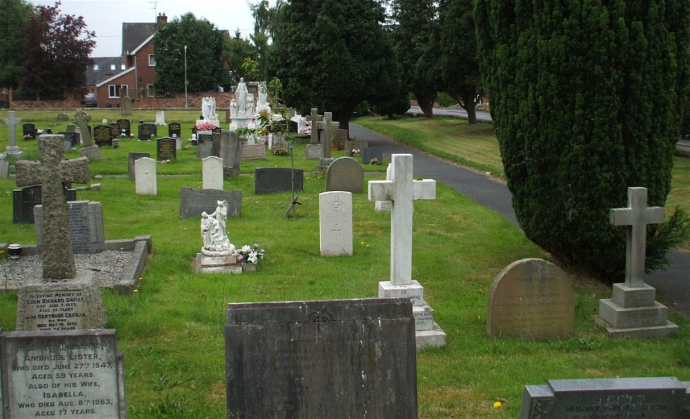 Commonwealth War Graves Market Drayton Cemetery