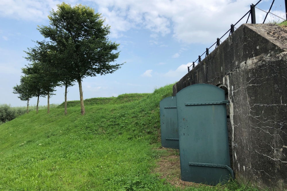 Battery on the Zuider-Lingedijk #2