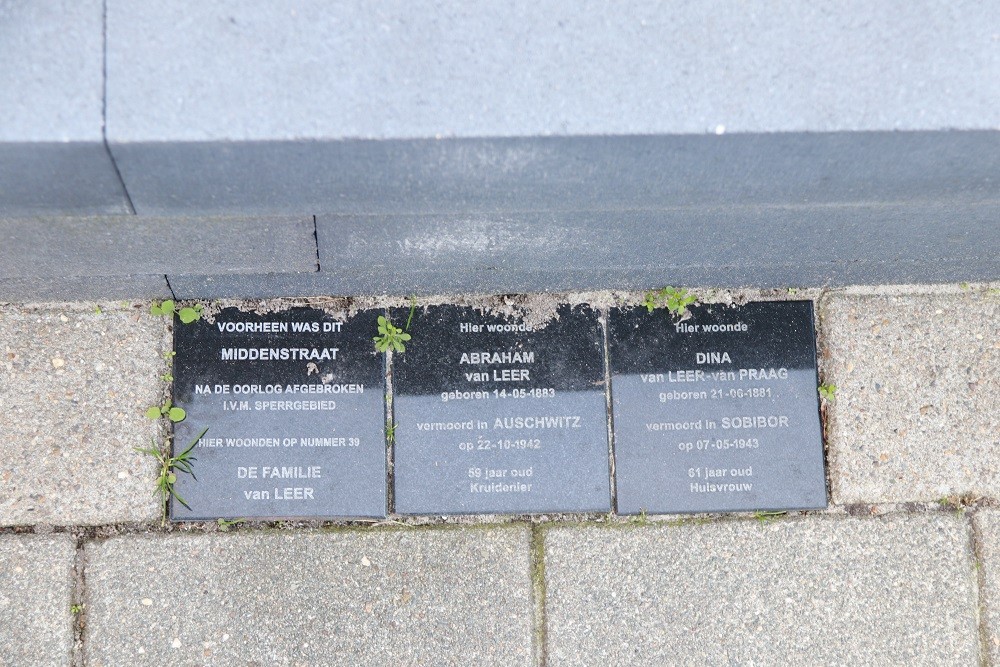 Herdenkingsstenen Joris van Spilbergenstraat 1 (was Middenstraat)