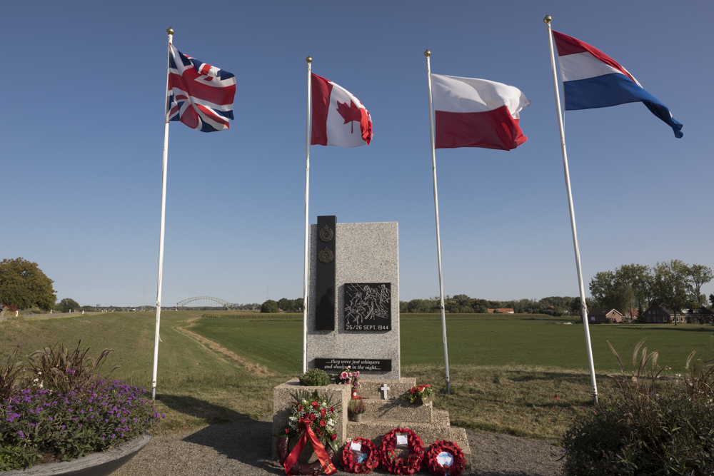 Monument Royal Engineers en Royal Canadian Engineers Driel