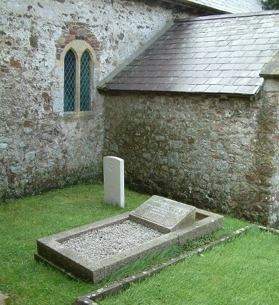 Commonwealth War Grave St Cennydd Churchyard