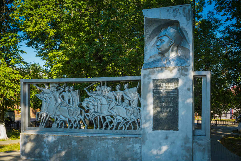 Monument Semyon Patolichev
