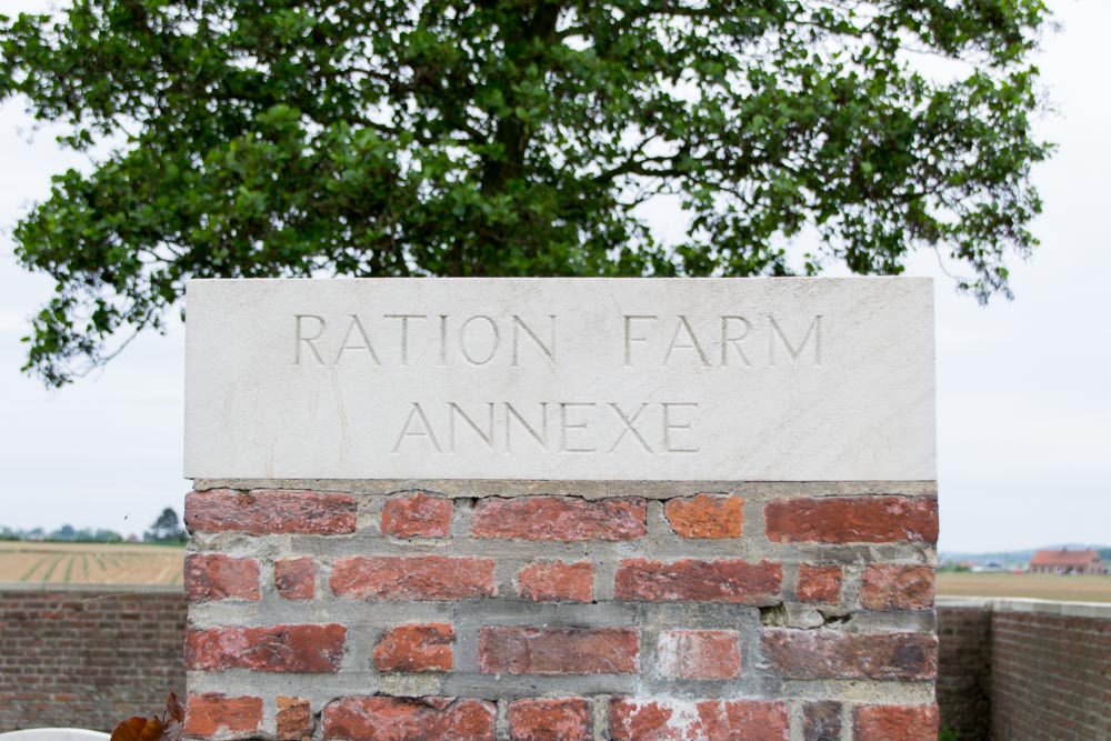 Oorlogsbegraafplaats van het Gemenebest Ration Farm (La Plus Douve) Annexe