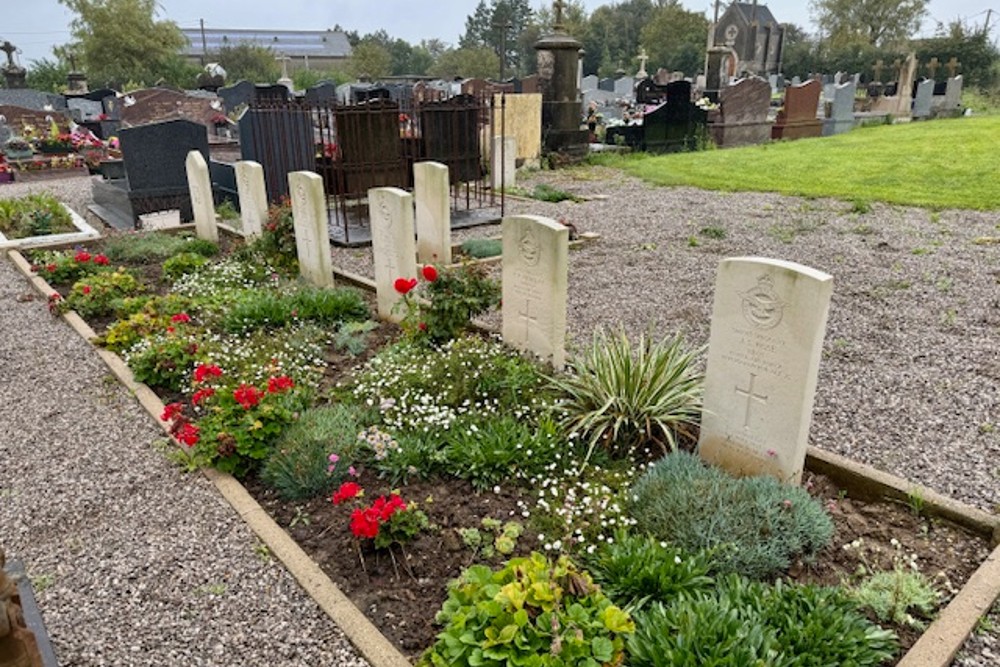 Commonwealth War Graves Comunal Cemetery Guines