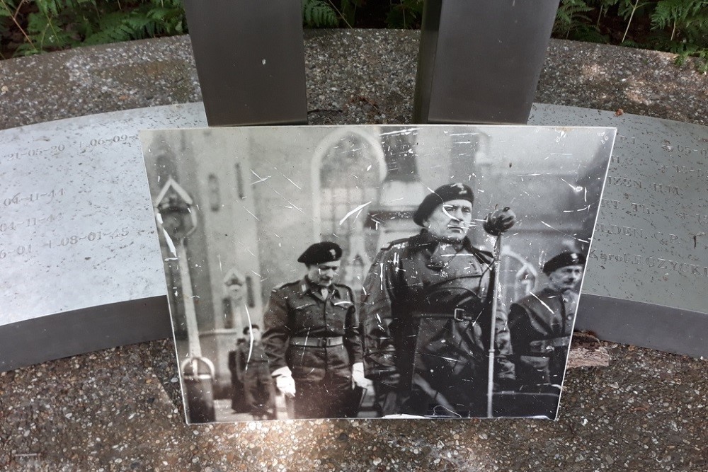 Oorlogsmonument & Monument 1e Poolse Pantserdivisie #3