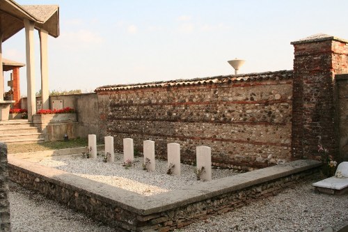 Commonwealth War Graves Altivole