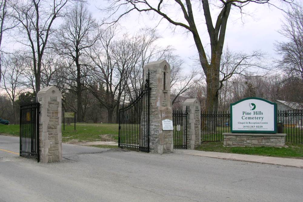 Canadees Oorlogsgraf Pine Hills Cemetery