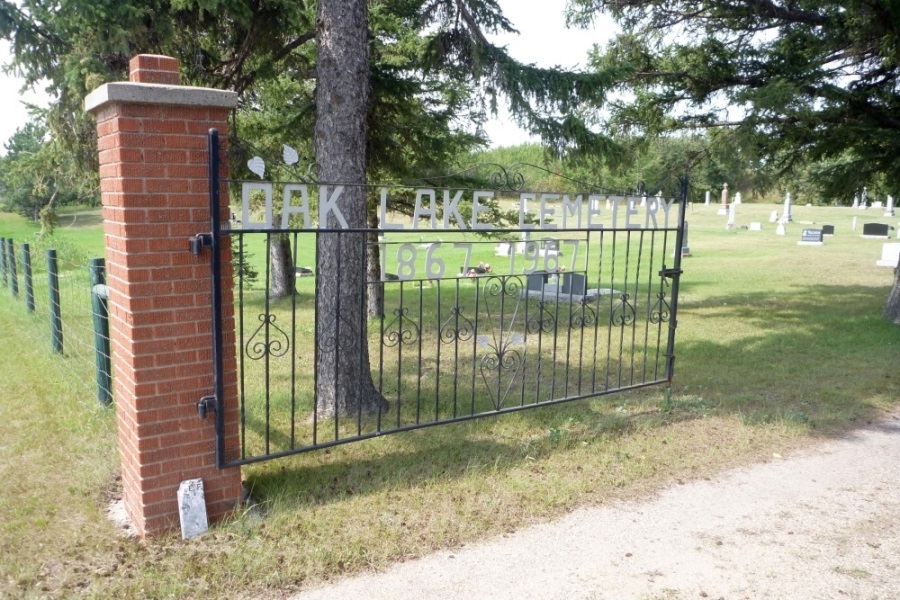Commonwealth War Grave Oak Lake Cemetery