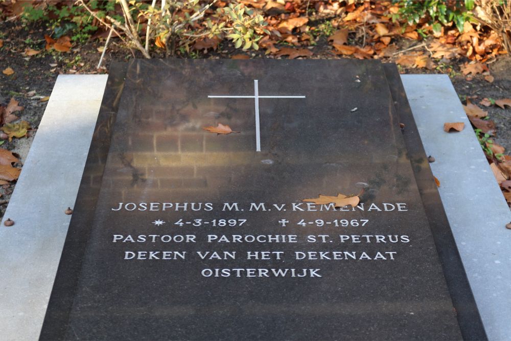 Graf Pastoor van Kemenade Rooms Katholieke Begraafplaats Oisterwijk