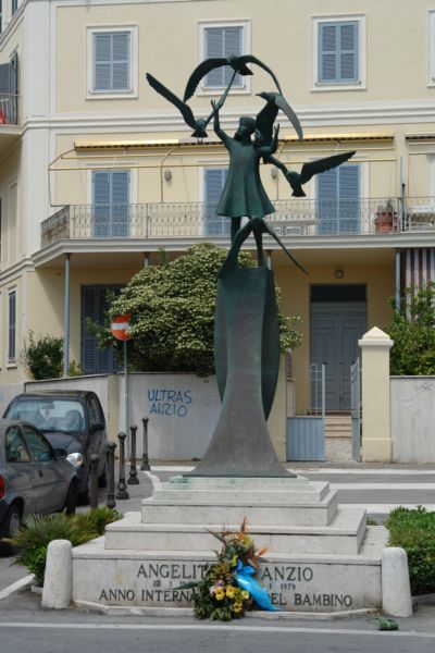 Monument Angelita van Anzio