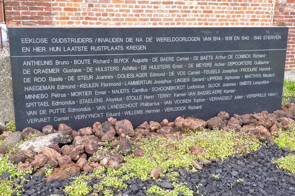 Oorlogsmonument Begraafplaats Eeklo #4