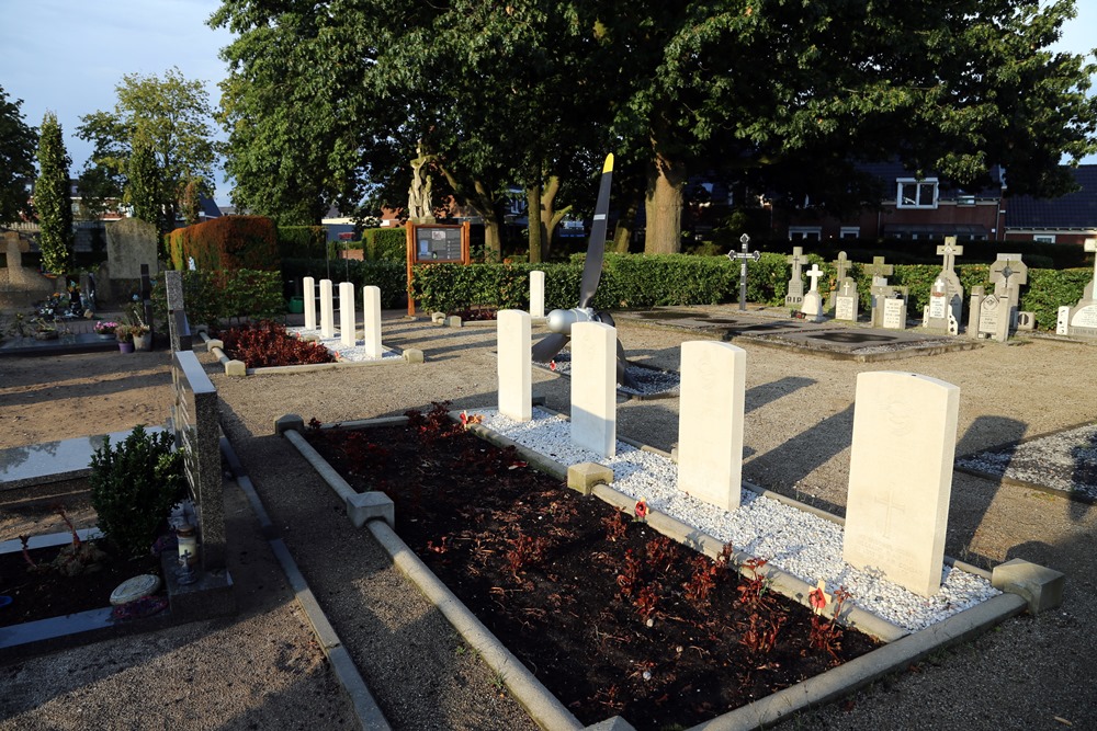 Oorlogsgraven van het Gemenebest Rooms Katholieke Begraafplaats Erp