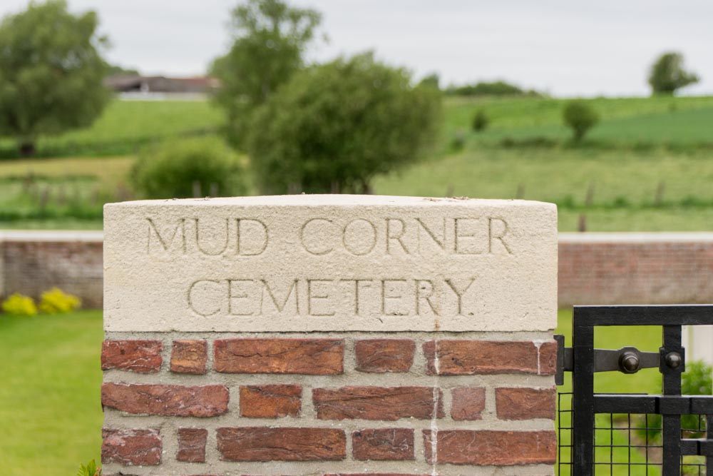 Commonwealth War Cemetery Mud Corner