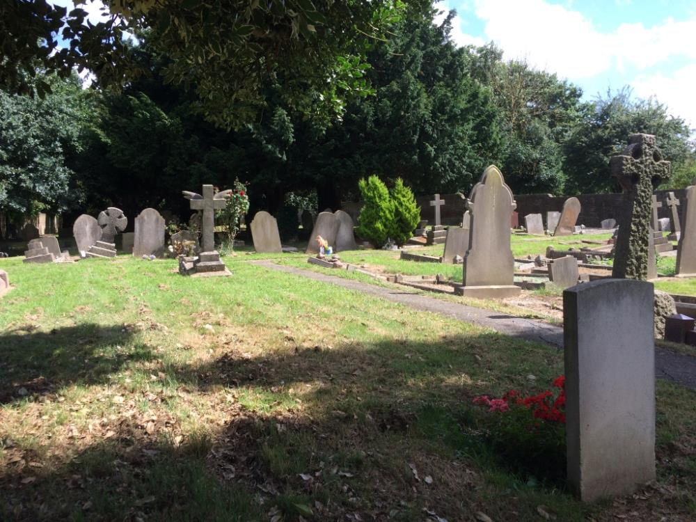 Commonwealth War Graves Harlington Burial Ground