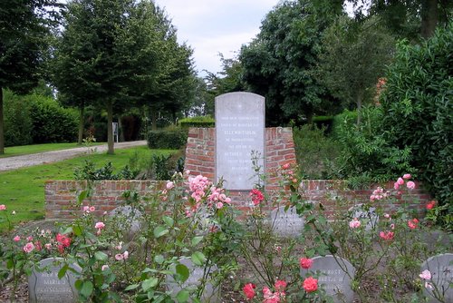 War monument and graves Ellewoutsdijk