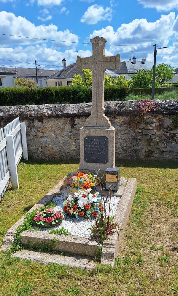 French War Graves Baug en Anjou #4