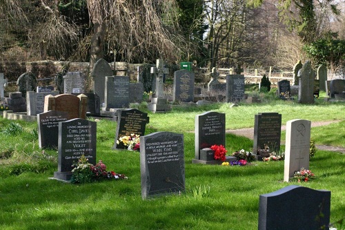 Oorlogsgraven van het Gemenebest St Peter Churchyard
