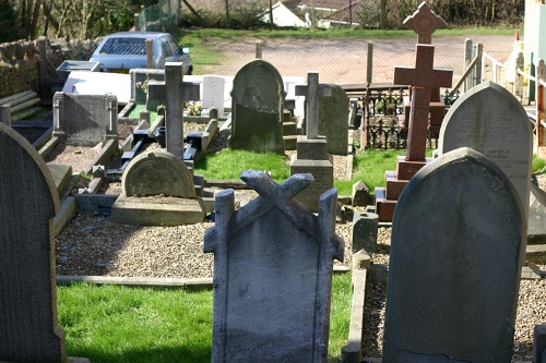 Commonwealth War Grave Cinderford Baptist Churchyard
