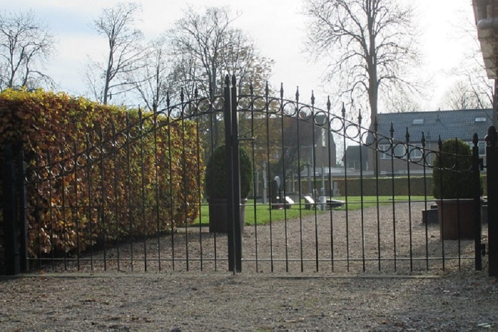 Nederlandse Oorlogsgraven Rooms Katholieke Begraafplaats Uithuizen