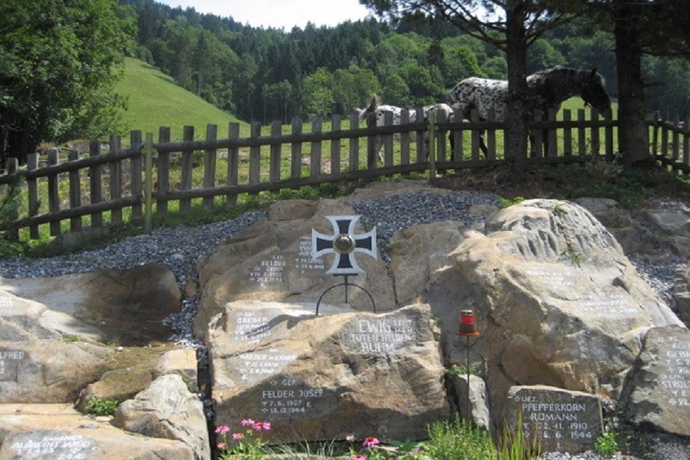 Monument Voor De Doden En Vermisten Uit WO I En WO II Schoppernau