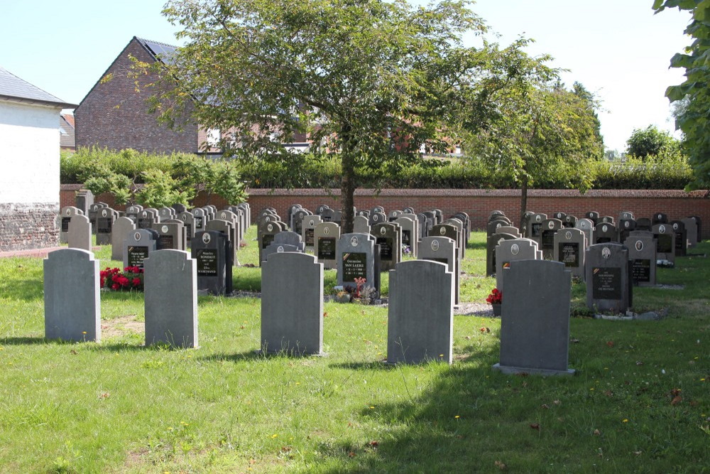 Belgian Graves Veterans Zeveneken