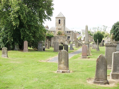 Commonwealth War Graves Penicuik Old Parish Churchyard