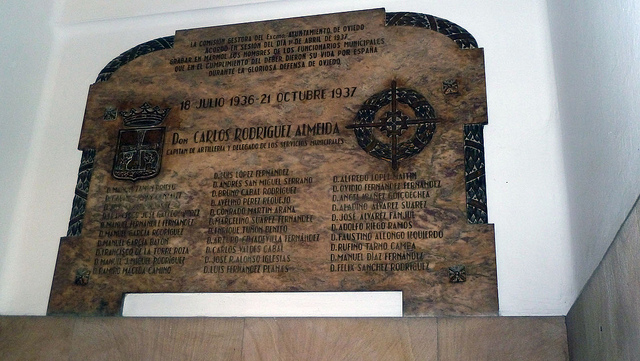 Monument Omgekomen Verdedigers Oviedo