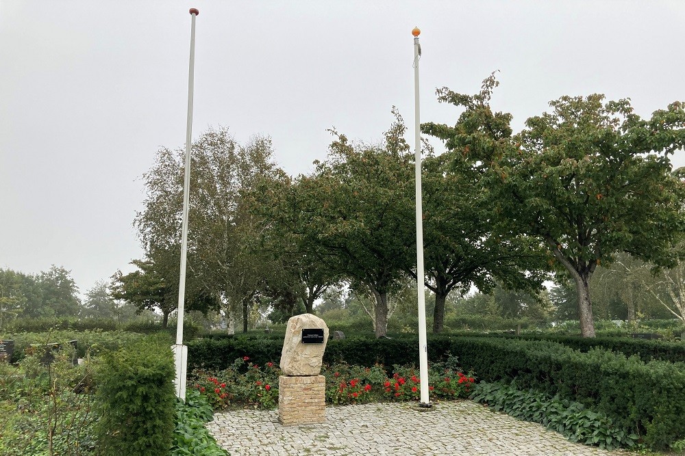 Oorlogsmonument Gemeentelijke Begraafplaats IJlst #2