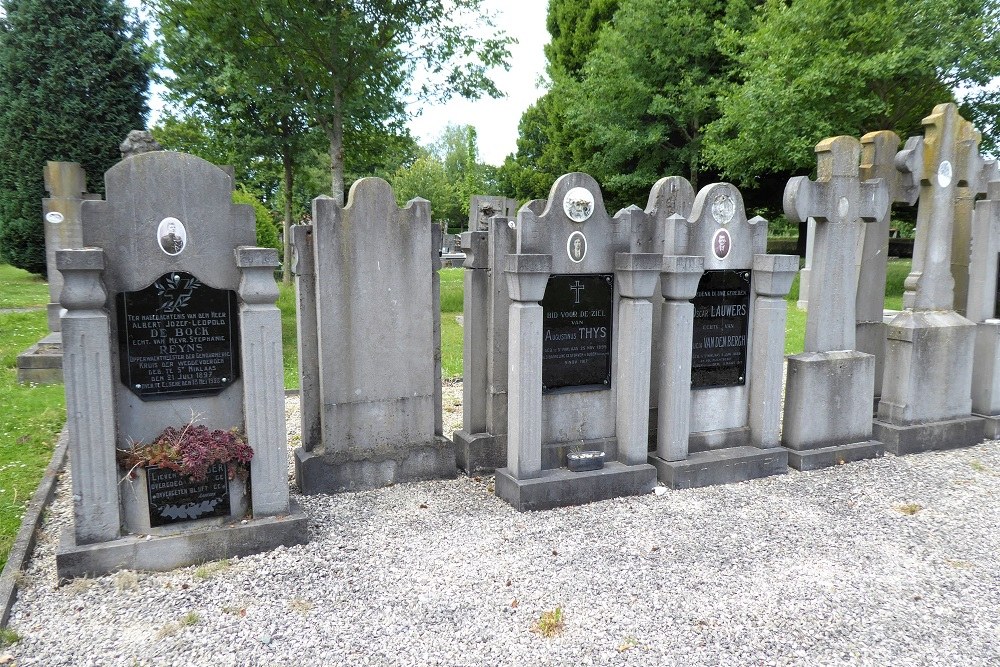 Belgian Graves Veterans Tereken-Sint-Niklaas