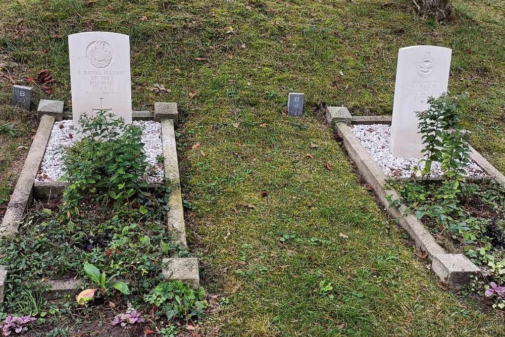 Commonwealth War Graves General Cemetery Bloemendaal #5