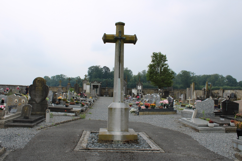 Belgische Oorlogsgraven en Herdenkingskruis Roucourt