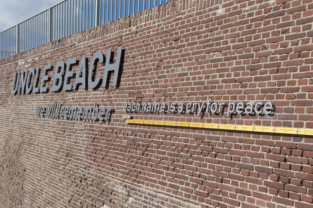 Monument Slachtoffers Landing op Uncle Beach