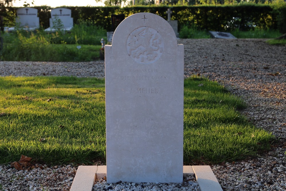 Dutch War Grave General Cemetery Beesd