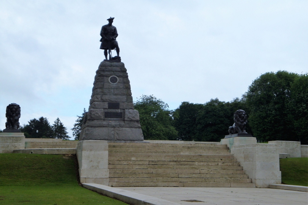 Monument en Kruis 51st (Highland) Division Beaumont-Hamel