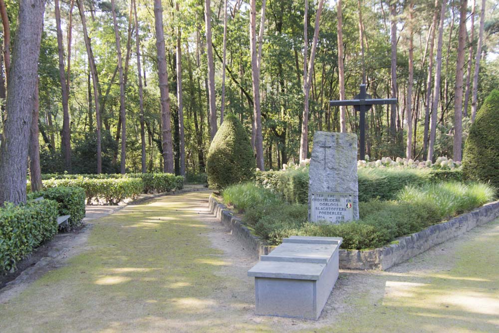 Memorial Stone War Victims and Veterans Poederlee