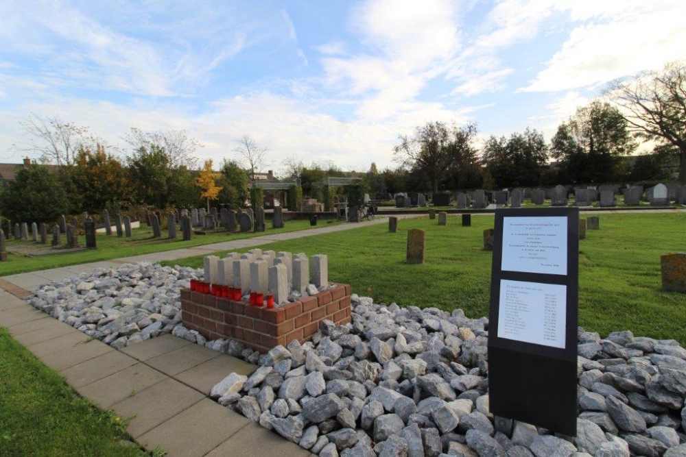 Memorial Civilian Casualities Municipal Cemetery Dinteloord