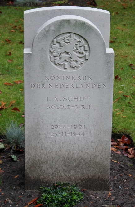 Dutch War Grave Brugge Central Cemetery #2