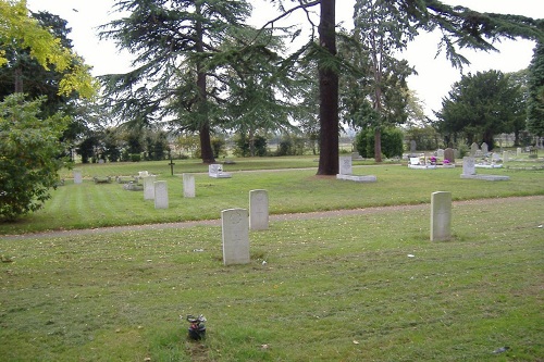 Commonwealth War Graves Sunbury New Cemetery