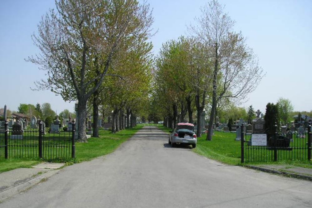 Commonwealth War Graves St. Clement De Beauharnois Cemetery