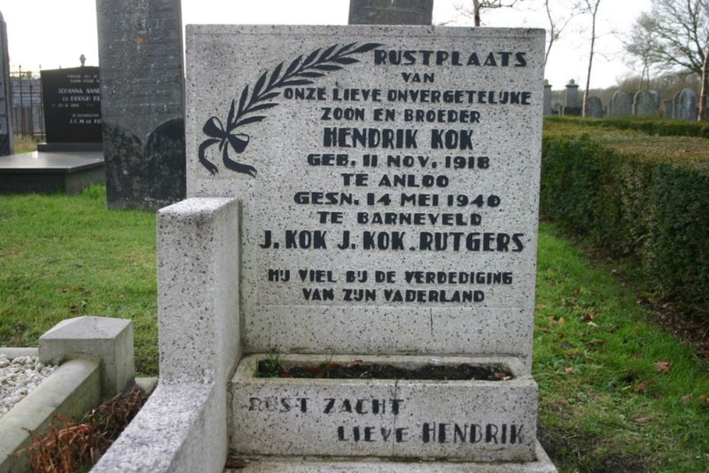 Dutch War Graves General Cemetery Zuidlaren
