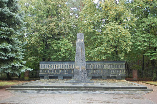 Sovjet Oorlogsbegraafplaats Stendal