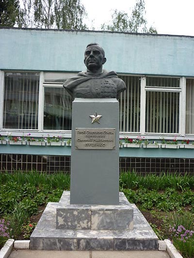 Monument Held van de Sovjet-Unie Onufrj Lutsenko