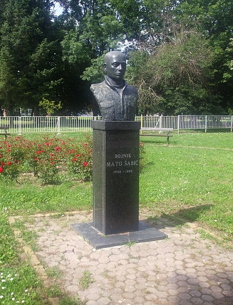 Bust Mato Šabić - Osijek - TracesOfWar.com