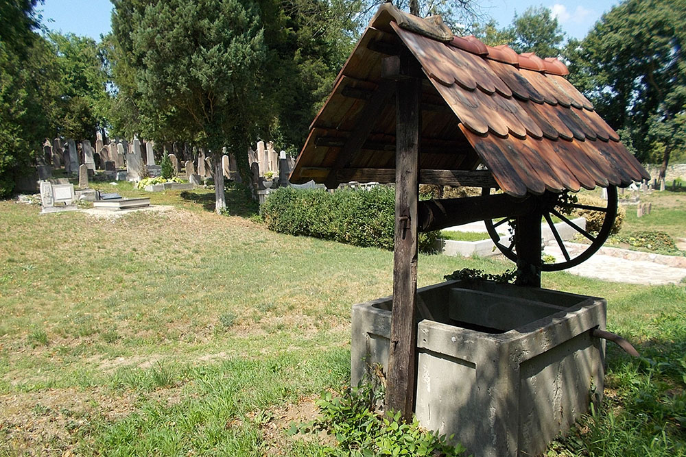 Jewish Cemetery Tata