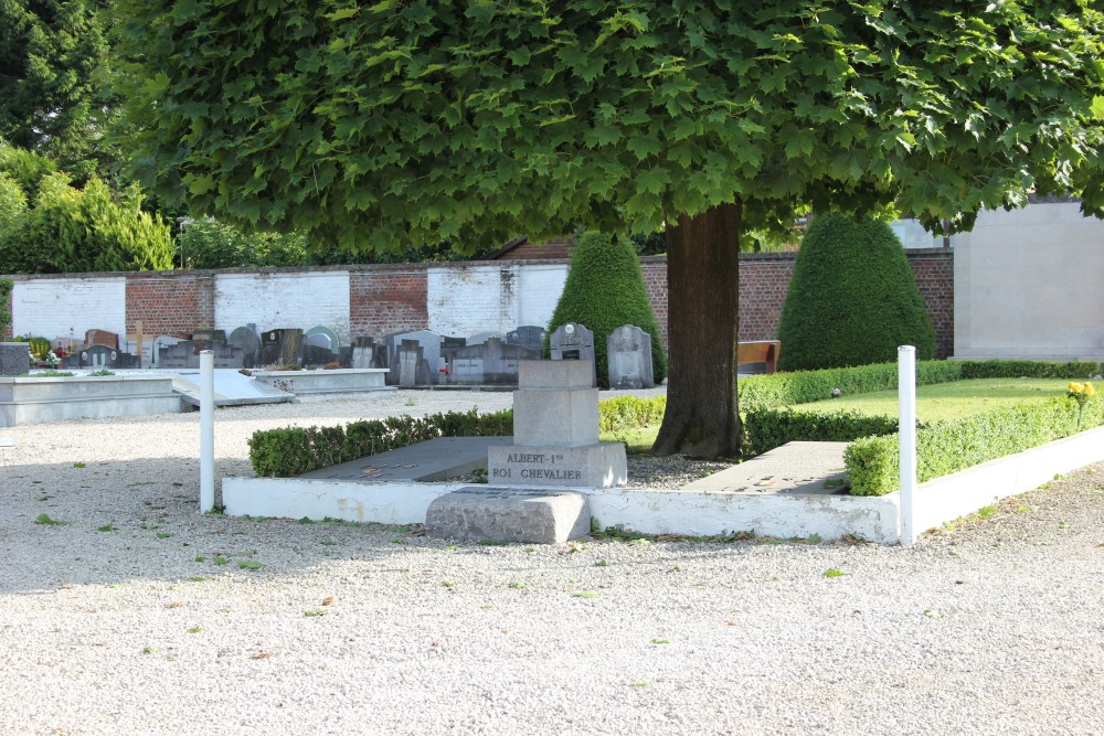 War Memorial at Cemetery La Hulpe