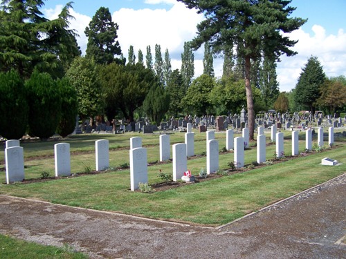 Commonwealth War Graves Evesham Cemetery