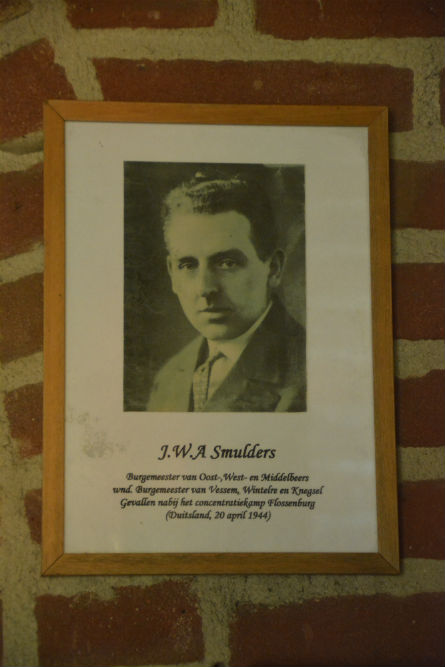 Herdenkingskapel & Portret Burgemeester J.W.A Smulders Knegsel