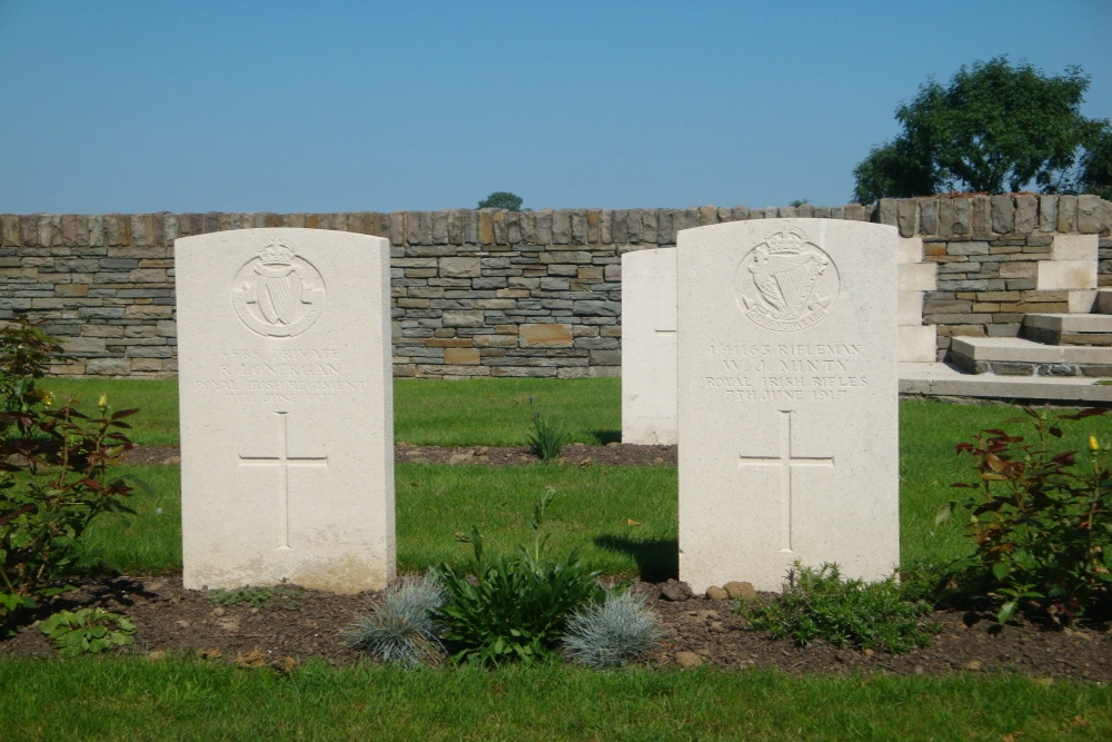 Commonwealth War Cemetery Irish House #5