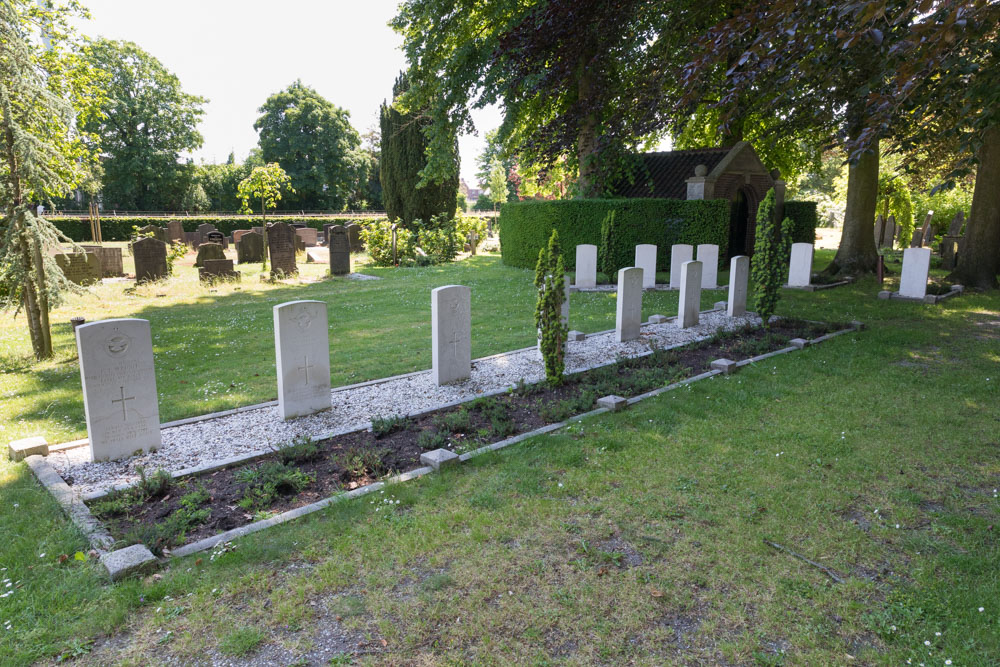 Commonwealth War Graves Old Cemetery Holten